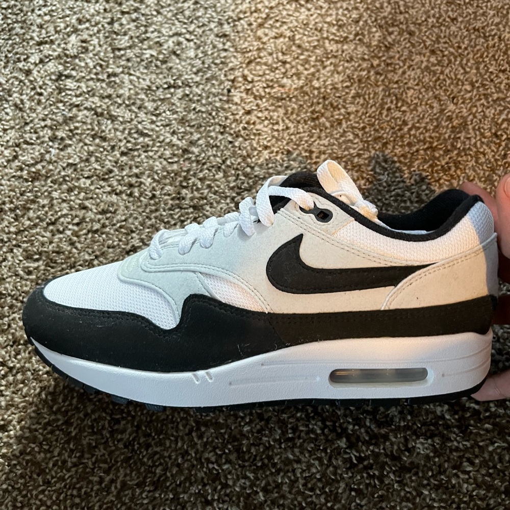 Nike Men's Black and White Air Max Sneakers